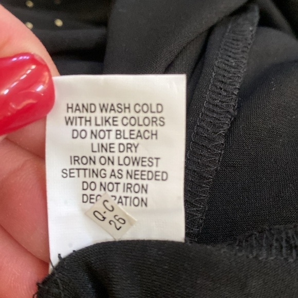 Elements black blouse with gold embellishments. 1X - Picture 8 of 8